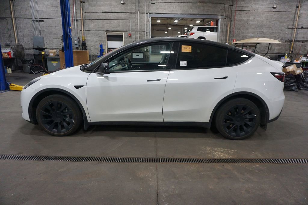 Used 2023 Tesla Model Y Long Range image 21