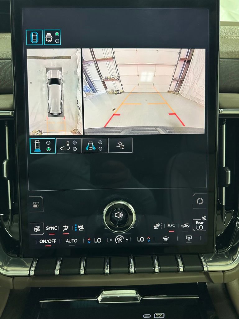 Used 2025 GMC Yukon XL Denali w/ Sun & Power Step Package AWD/4WD image 32