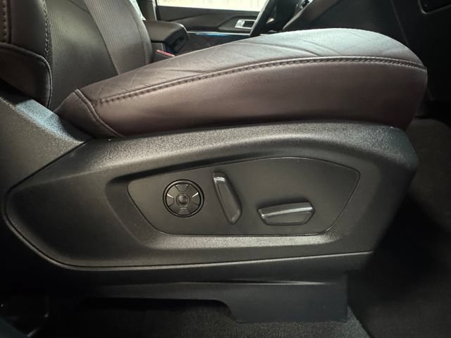 Used 2025 Ford Explorer Platinum w/ LUX Leather Package AWD/4WD image 43