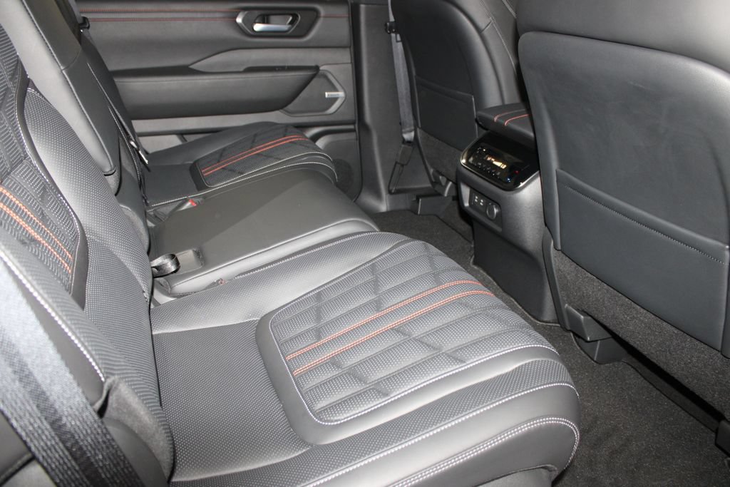 Used 2025 Nissan Armada PRO-4X AWD/4WD image 26