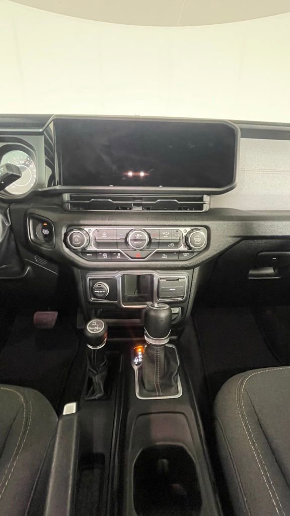 Certified 2024 Jeep Gladiator Sport AWD/4WD image 9