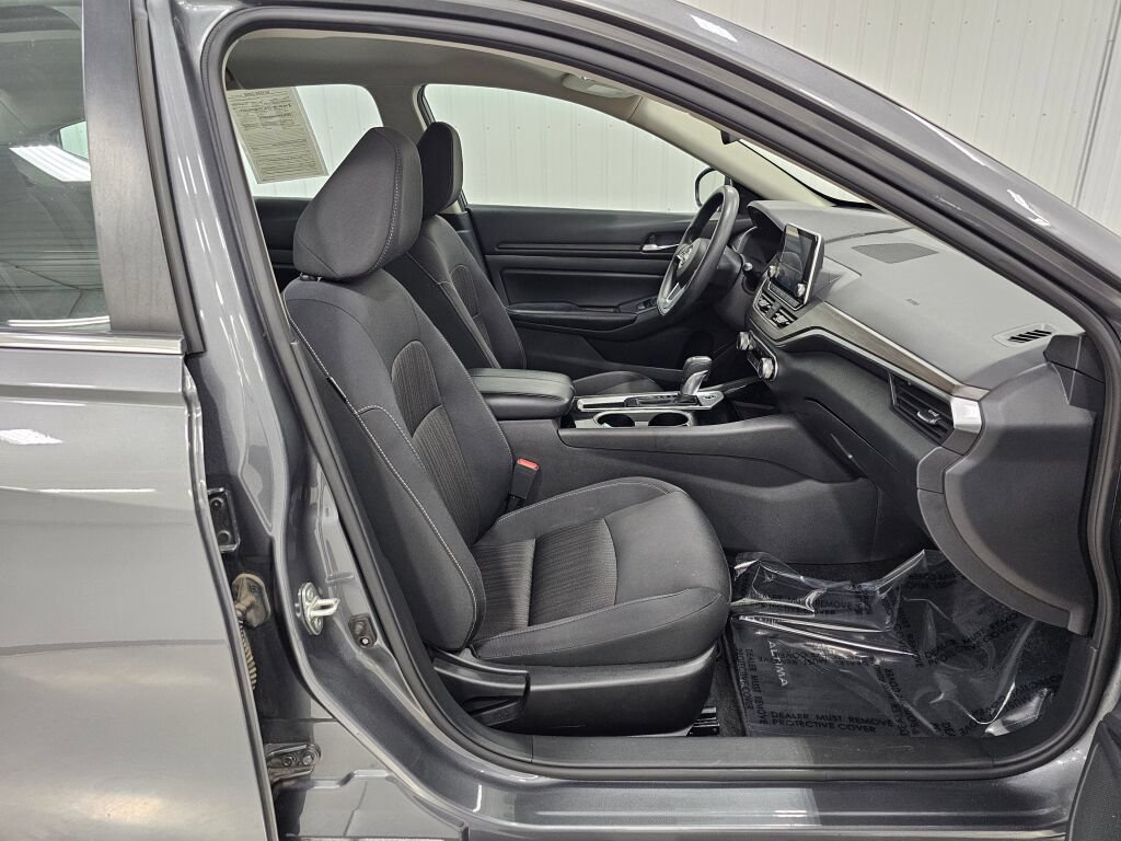 Used 2024 Nissan Altima 2.5 SV FWD image 17