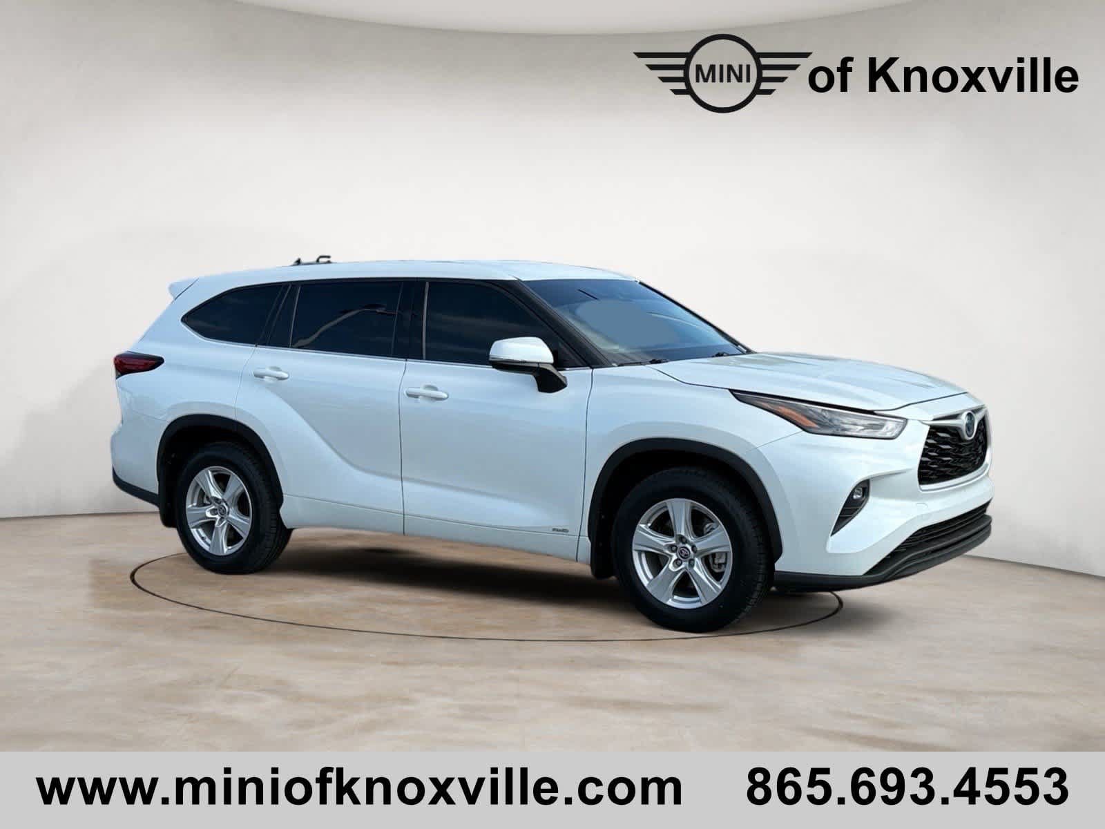 Used 2022 Toyota Highlander LE AWD/4WD image 1