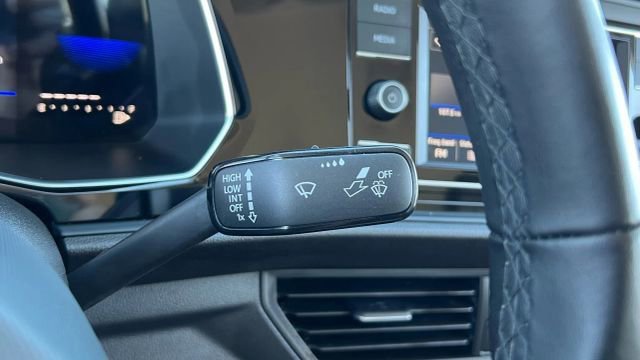 Used 2023 Volkswagen Jetta SE image 81