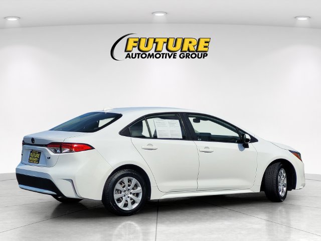 Used 2022 Toyota Corolla LE FWD image 4