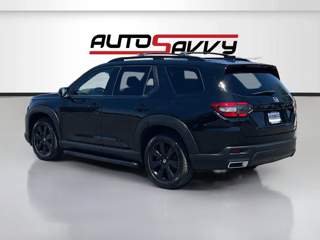 Used 2025 Honda Pilot Black Edition image 5