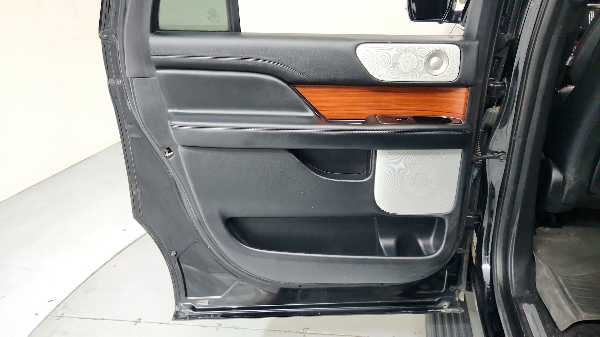 Used 2018 Lincoln Navigator L Reserve w/ Technology Package AWD/4WD image 24