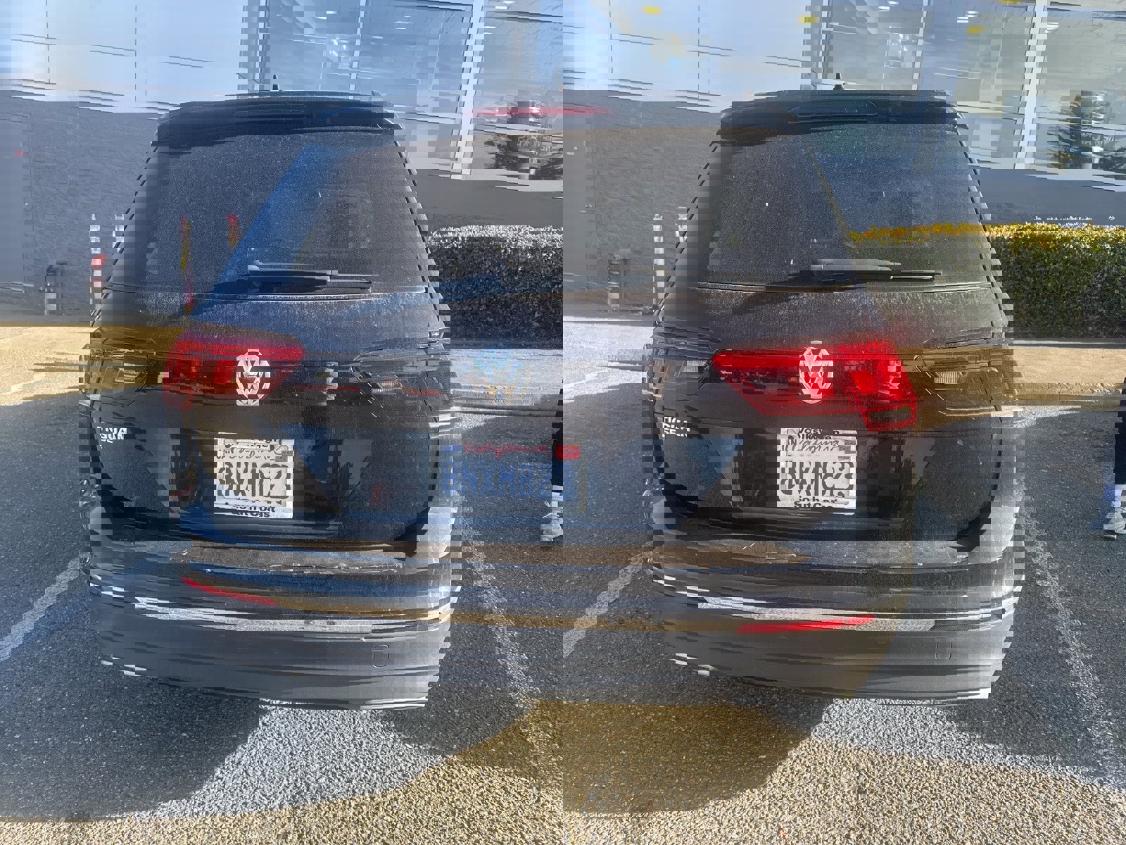 Used 2020 Volkswagen Tiguan SE w/ Panoramic Sunroof Package image 5