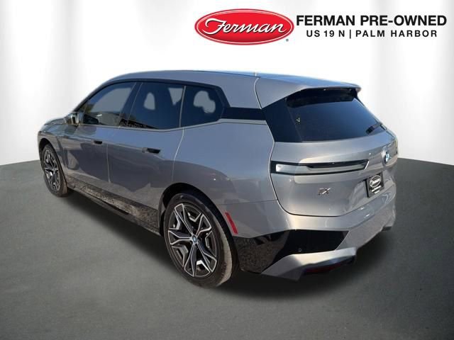 Used 2024 BMW iX xDrive50 w/ Premium Package image 4