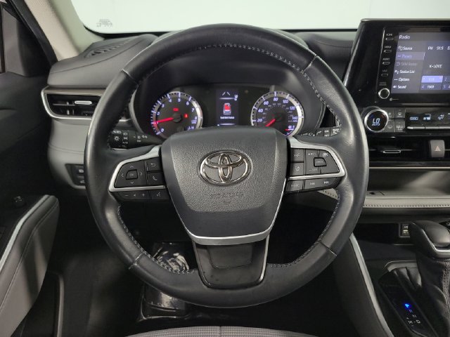 Used 2022 Toyota Highlander LE AWD/4WD image 20