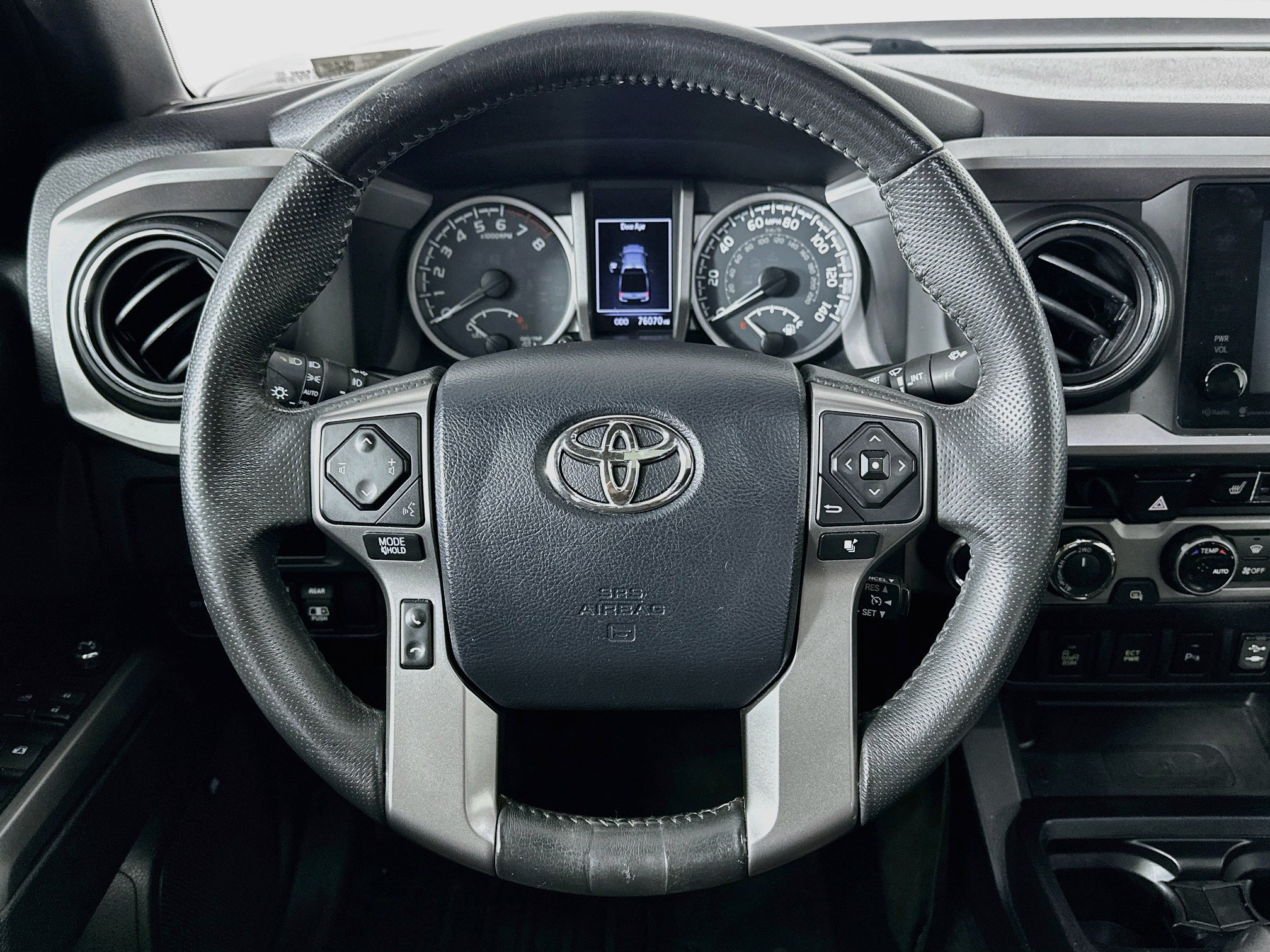 Used 2017 Toyota Tacoma Limited w/ Tow Package AWD/4WD image 18