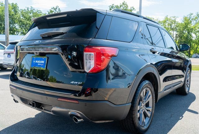 Used 2023 Ford Explorer XLT w/ Equipment Group 202A AWD/4WD image 6