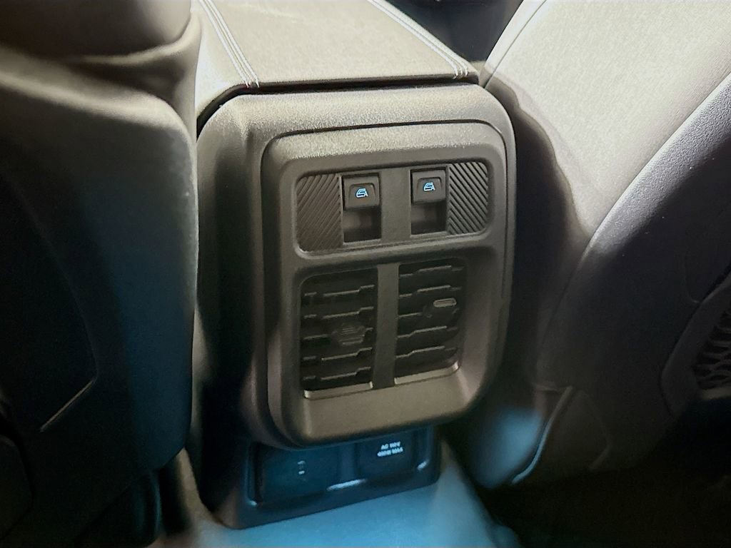 Used 2025 Ford Bronco Badlands image 28