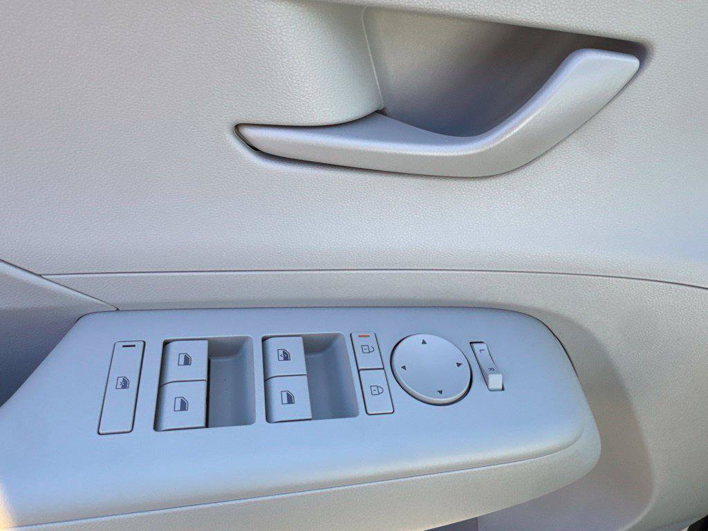 New 2027 Hyundai Kona SE AWD/4WD image 11