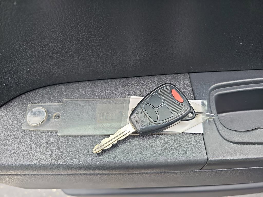 Used 2010 Jeep Liberty Sport AWD/4WD image 37