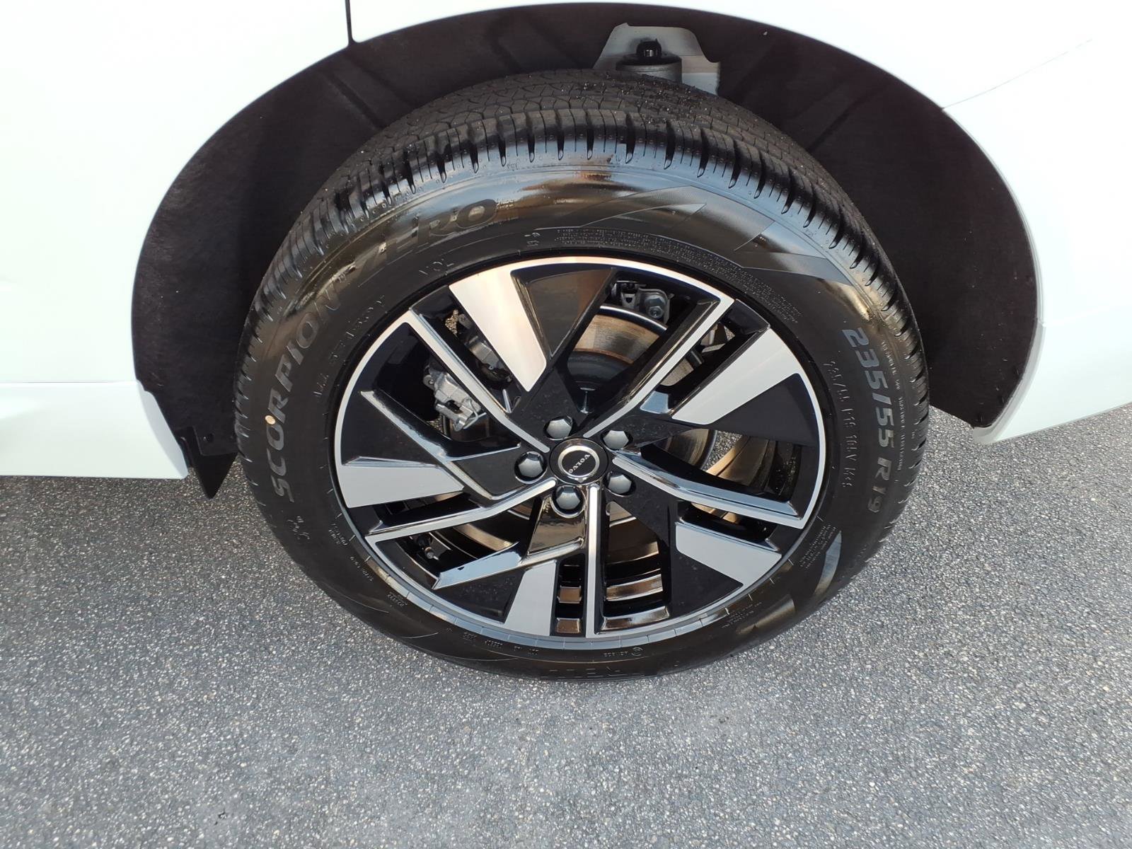 New 2026 Volvo XC60 B5 Core w/ Climate Package AWD/4WD image 9