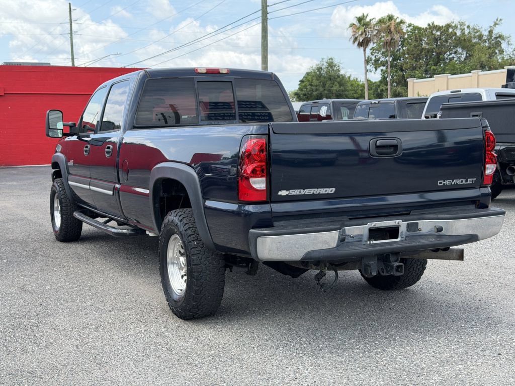 Used 2005 Chevrolet Silverado 2500 LT w/ Heavy-Duty Power Package AWD/4WD image 4
