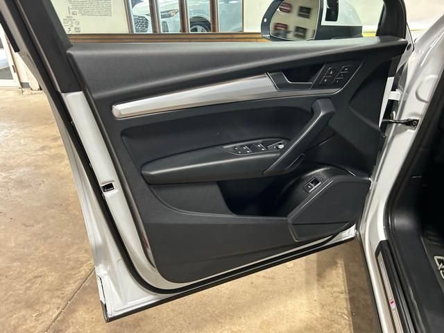 Certified 2025 Audi Q5 2.0T Premium w/ Convenience Plus Package image 9