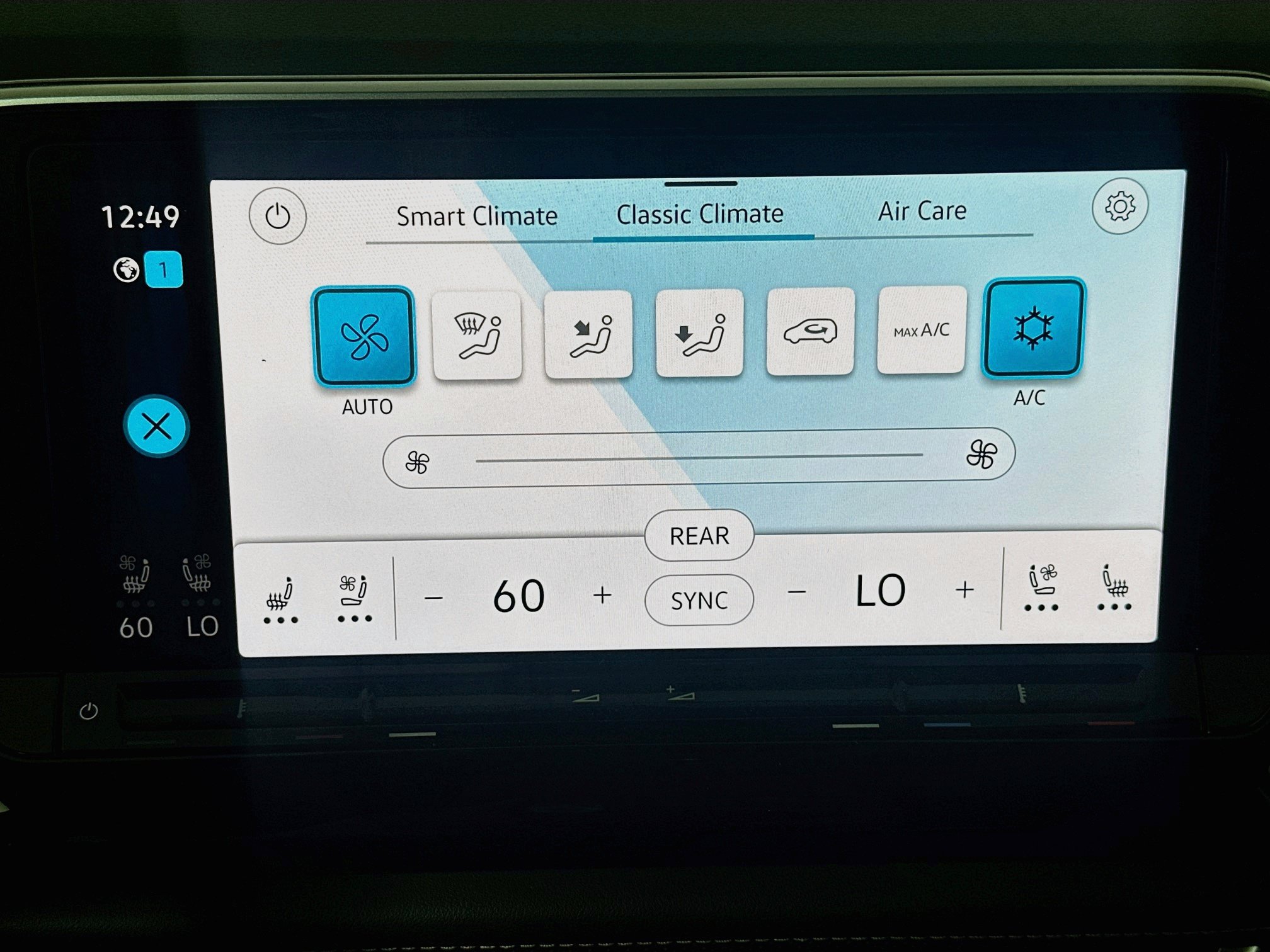 Used 2024 Volkswagen Atlas SE FWD image 24
