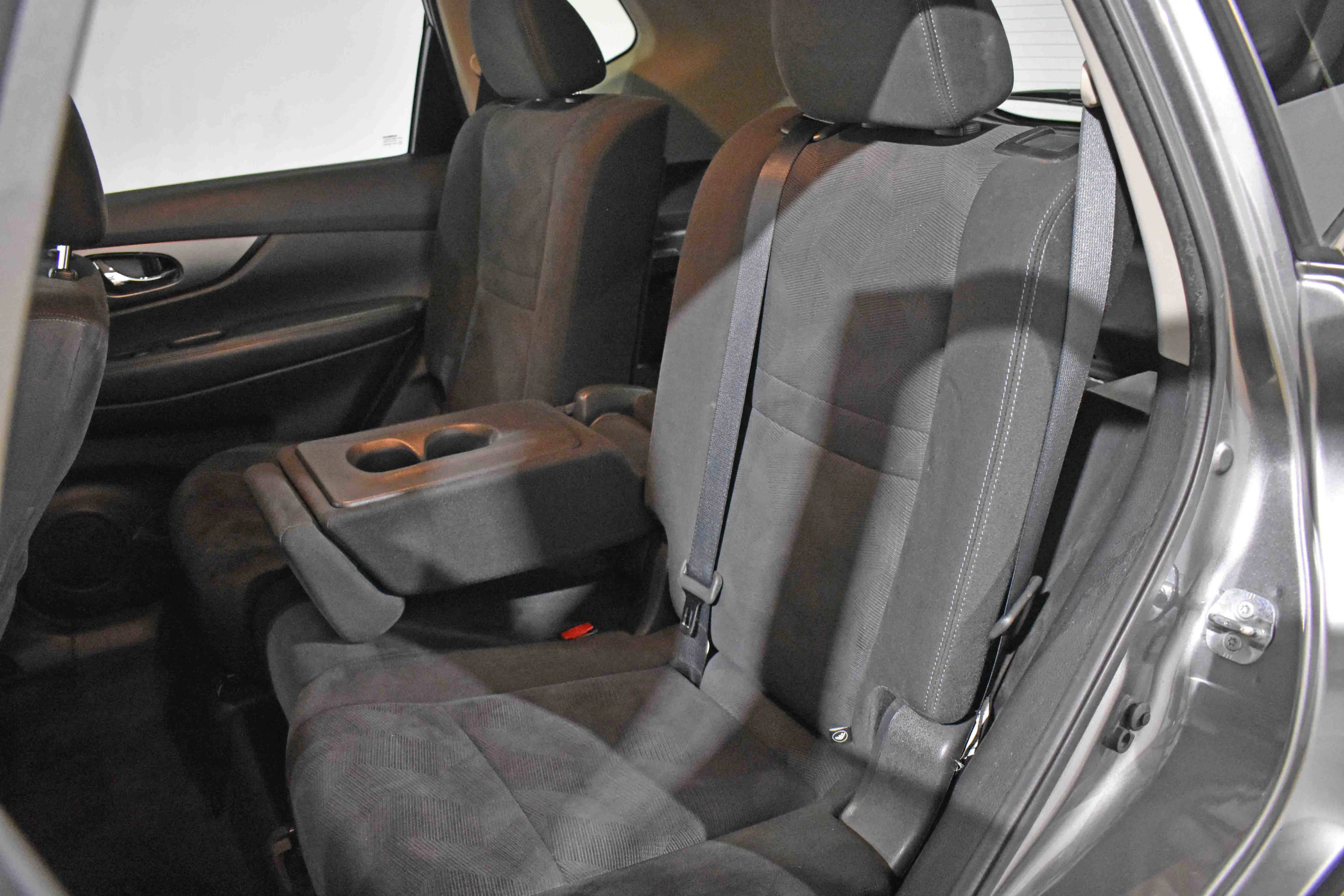 Used 2015 Nissan Rogue SV image 26