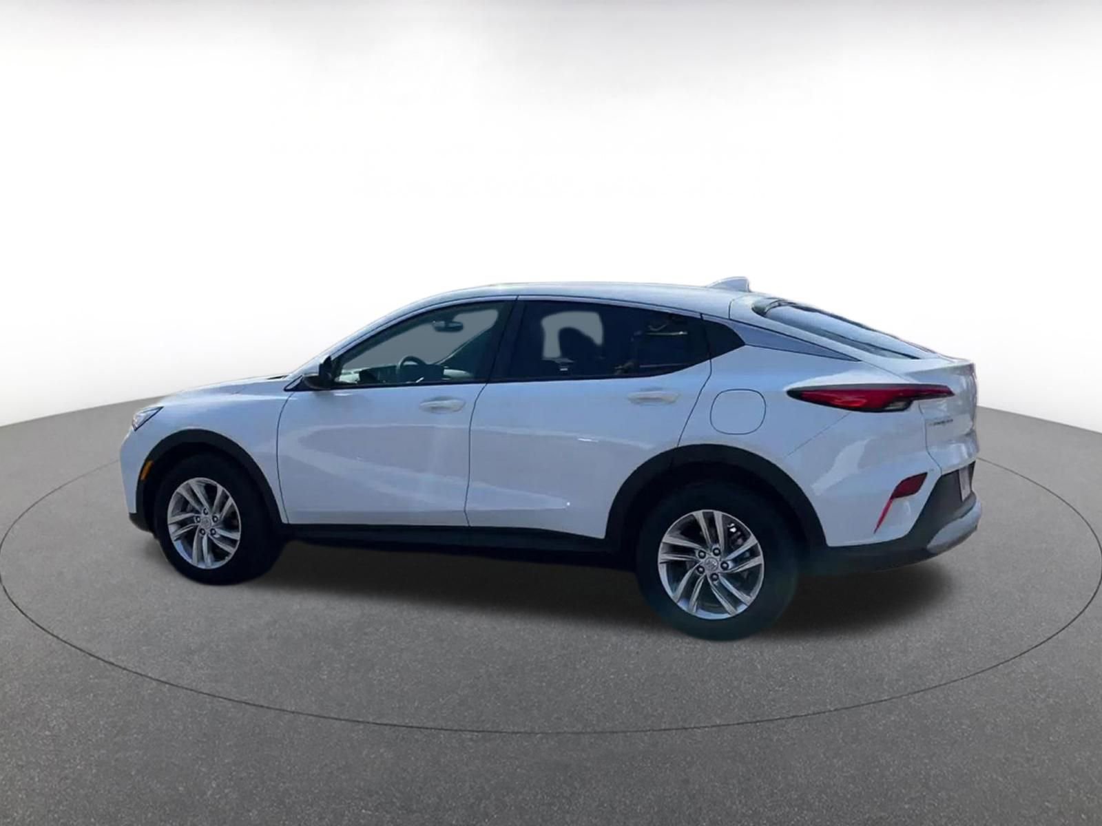 Used 2025 Buick Envista Preferred image 9