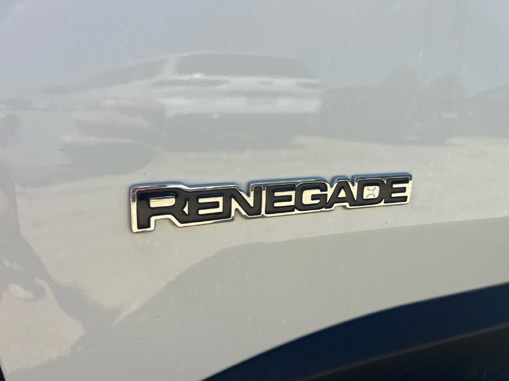 Used 2023 Jeep Renegade Latitude AWD/4WD image 32