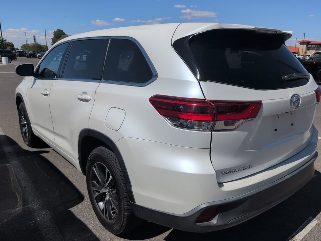 Used 2018 Toyota Highlander LE w/ Carpet Mat Package (TMS)