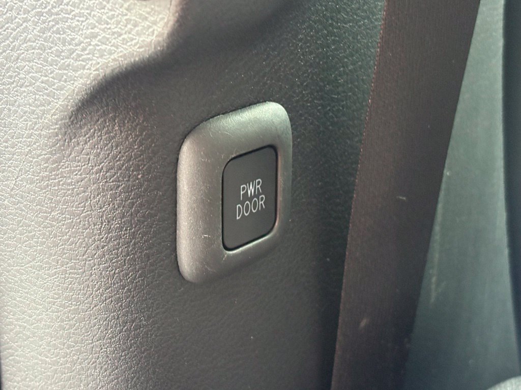 Used 2026 Toyota Sienna XLE FWD image 30