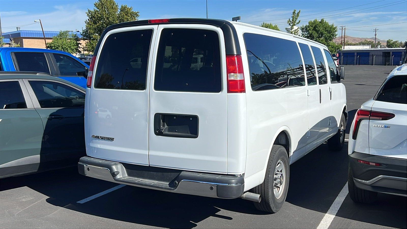 Certified 2025 Chevrolet Express 3500 LT w/ LT Preferred Equipment Group RWD image 2