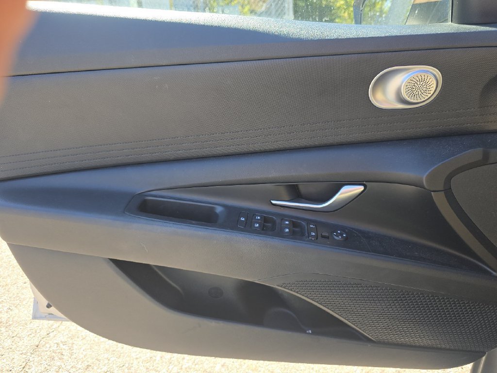 Used 2021 Hyundai Elantra SE w/ Preferred Accessory Package FWD image 21