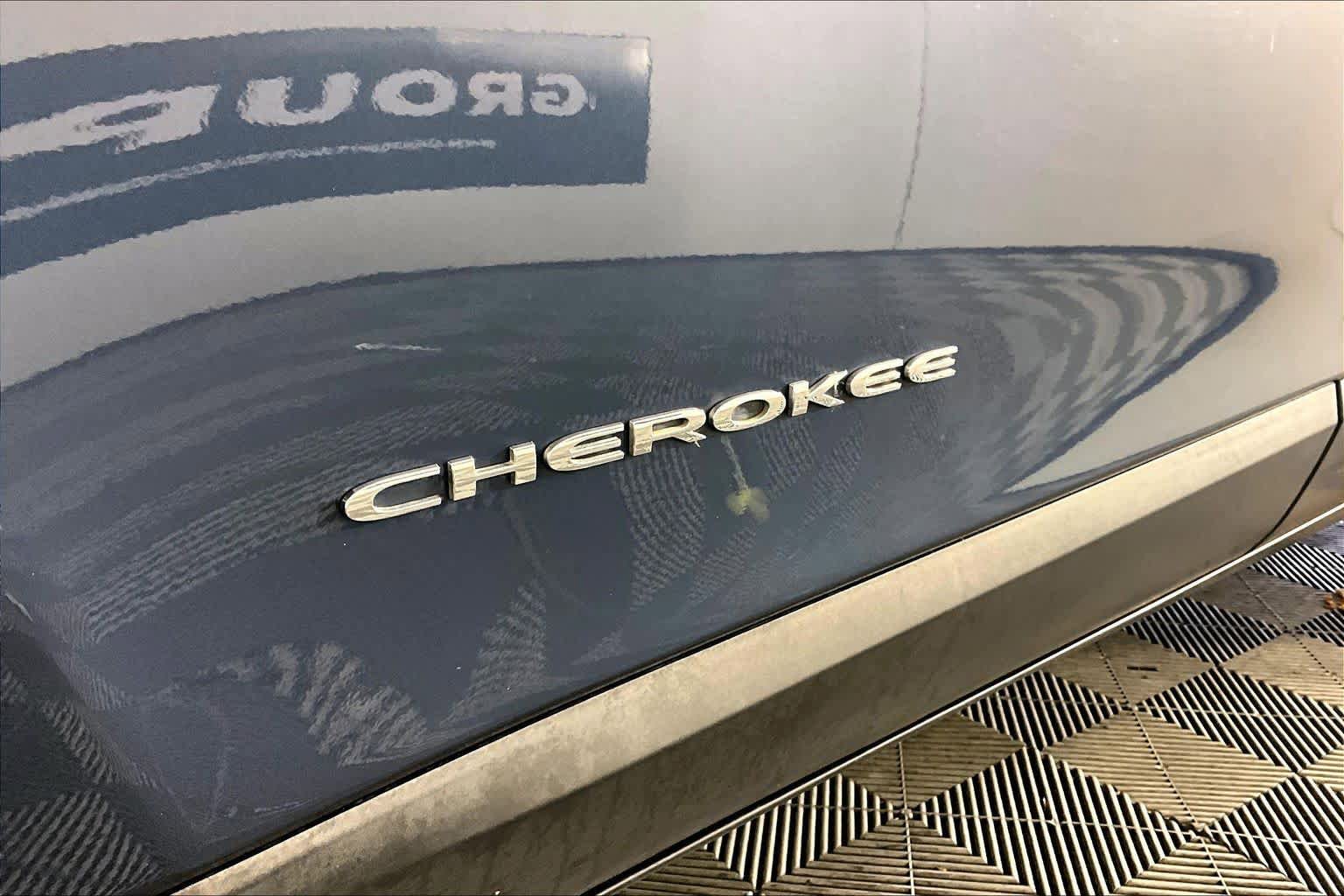 Used 2020 Jeep Cherokee Latitude Plus FWD image 30