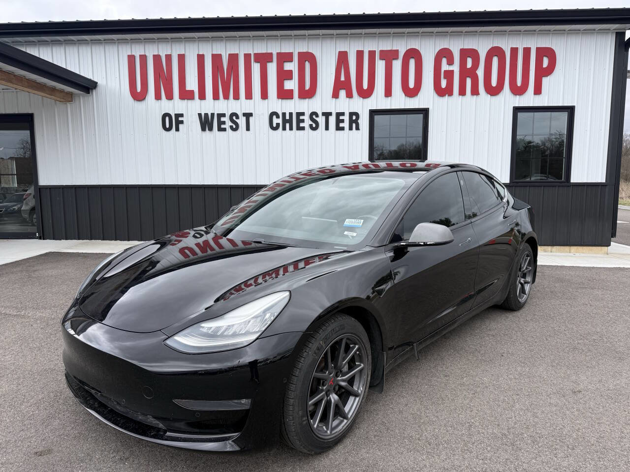 Used 2019 Tesla Model 3 Standard Range Plus image 1
