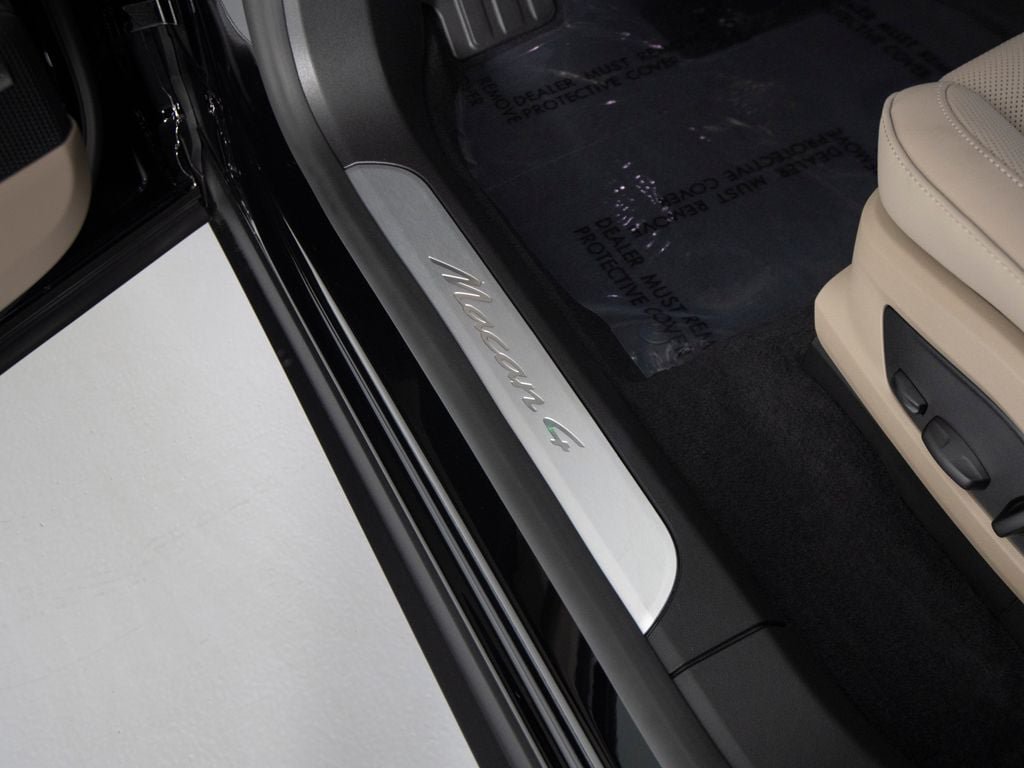 New 2026 Porsche Macan 4 Electric AWD/4WD image 22