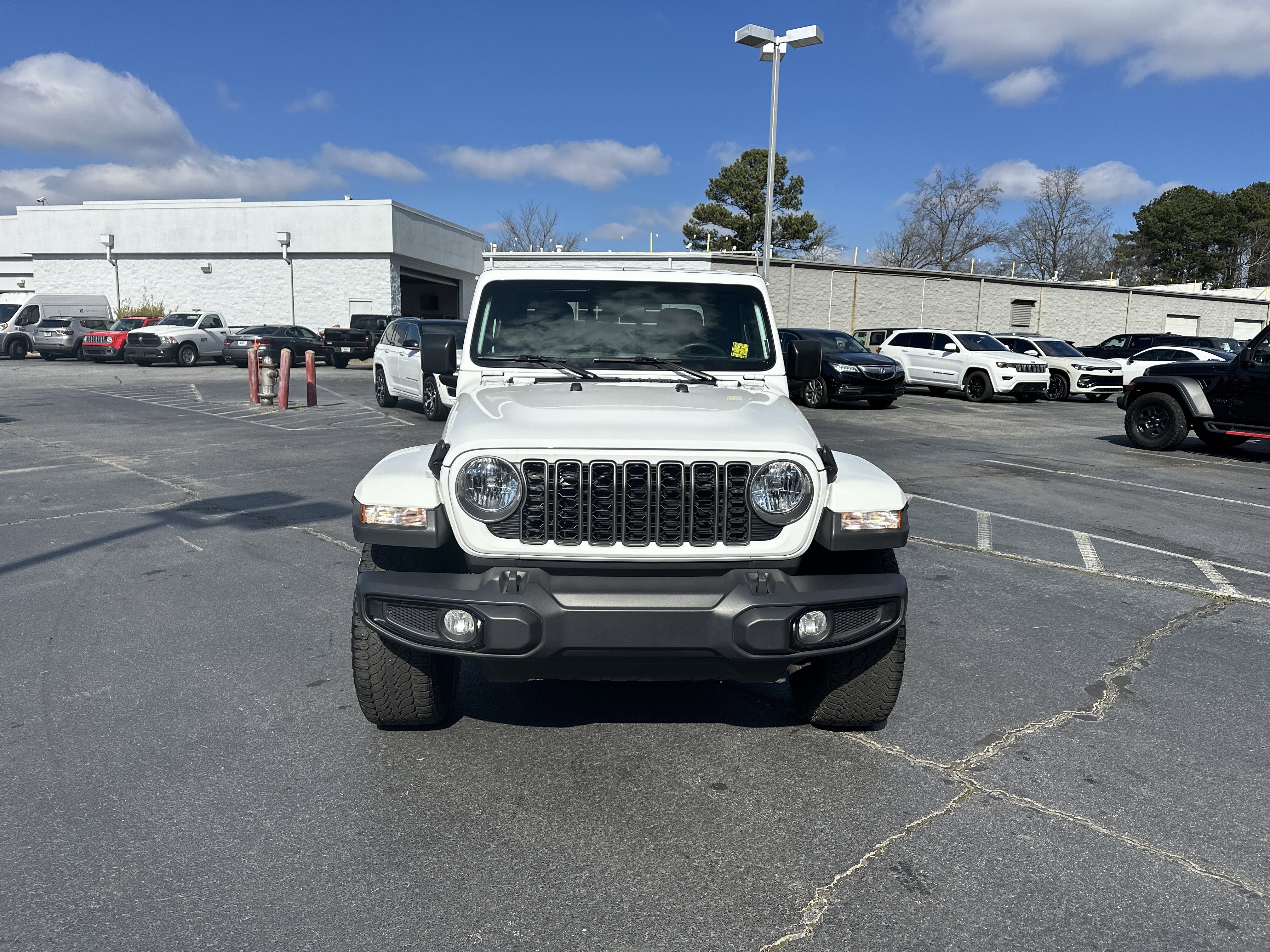 Used 2025 Jeep Gladiator Sport image 5