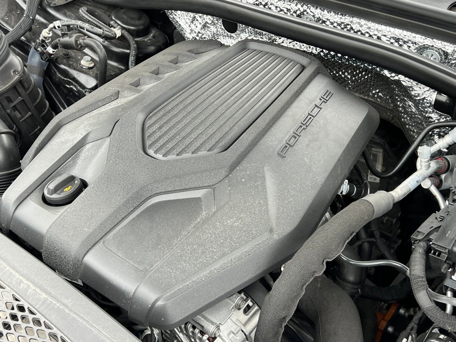 Certified 2025 Porsche Macan image 35