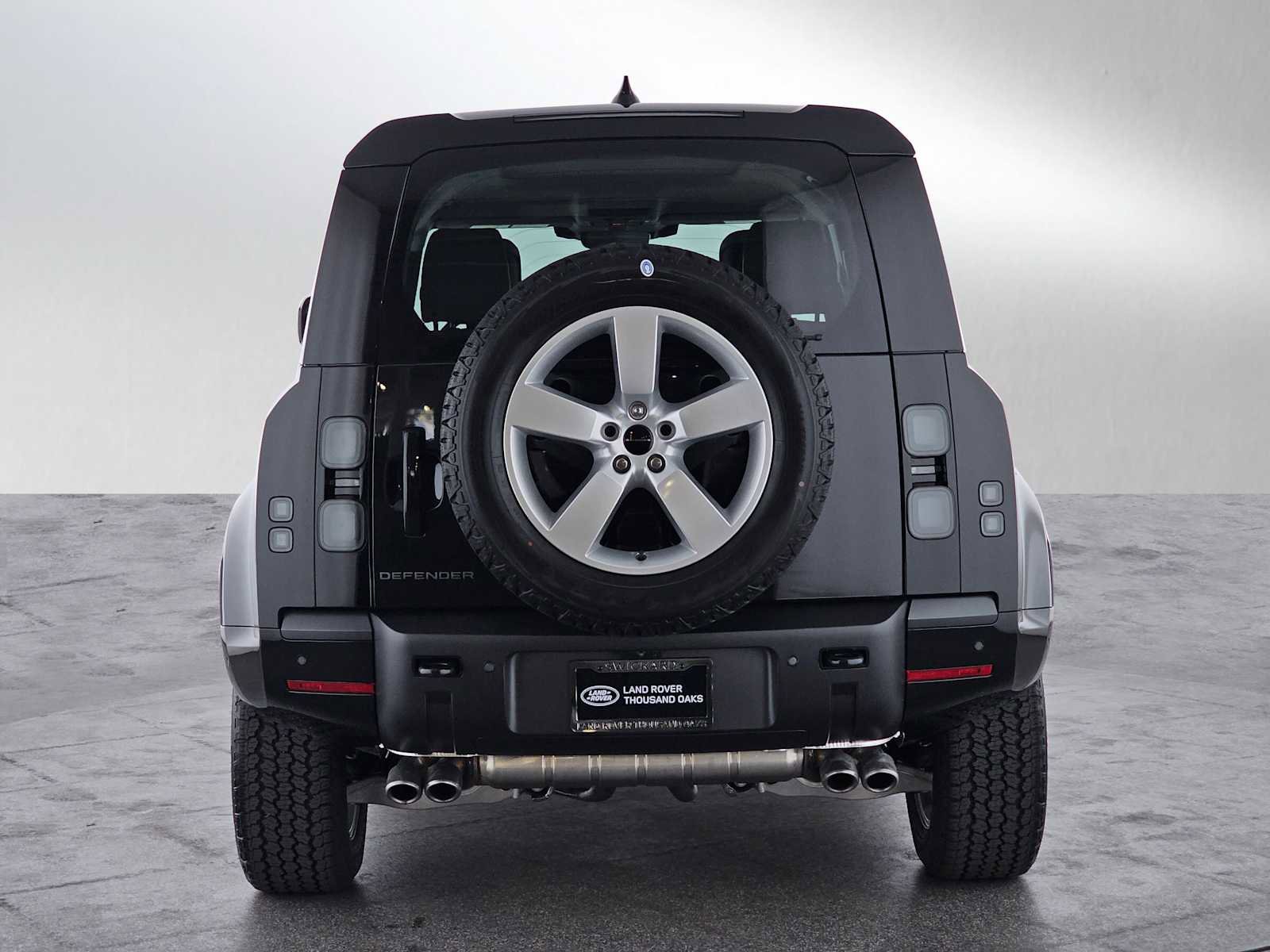 New 2026 Land Rover Defender 110 X-Dynamic SE image 4