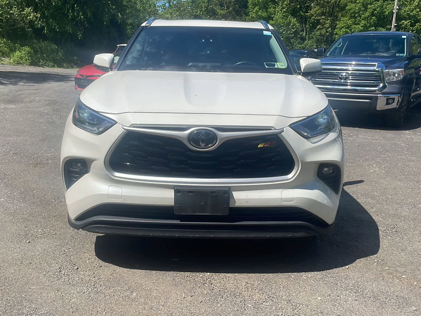 Used 2021 Toyota Highlander XLE AWD/4WD image 12