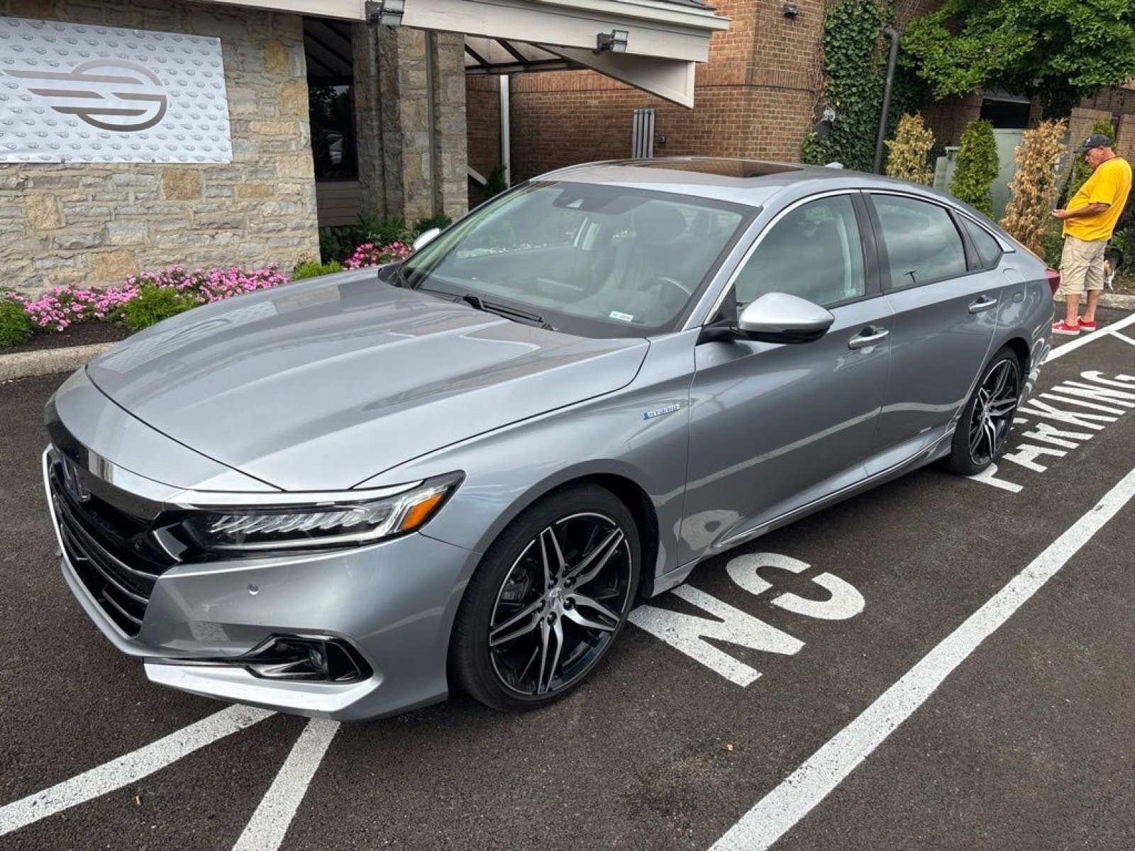 Used 2022 Honda Accord Touring image 3