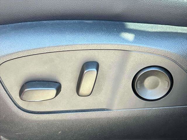 Used 2025 Chevrolet Traverse LT image 19