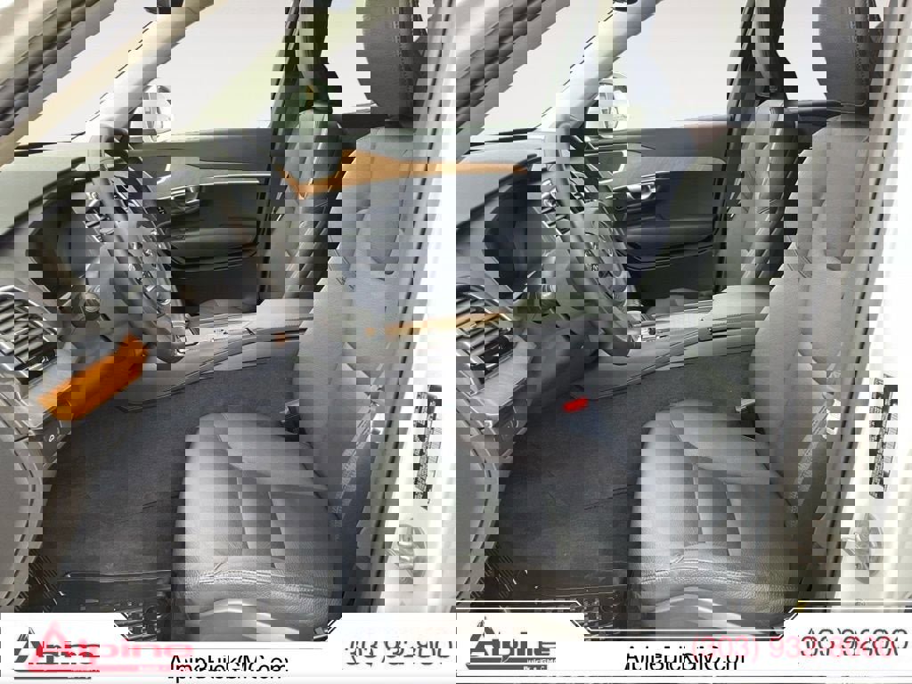 Used 2024 Volvo XC90 B5 Plus image 9