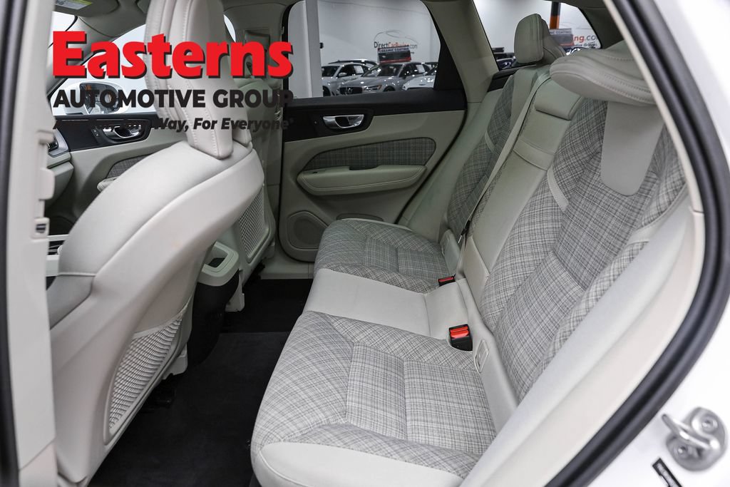 Used 2022 Volvo XC60 B5 Momentum AWD/4WD image 23