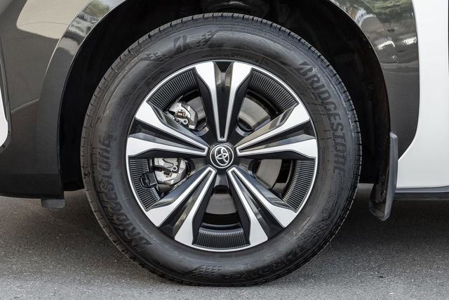 Used 2023 Toyota bZ4X XLE w/ Weather Package image 14