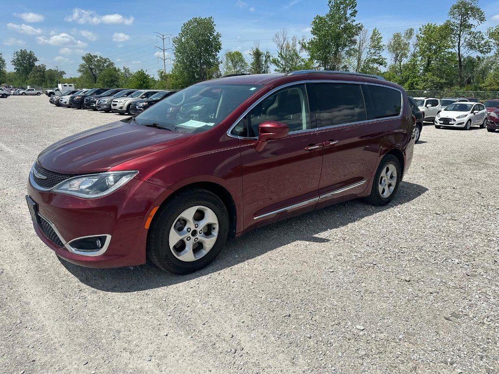 Used 2017 Chrysler Pacifica Touring-L Plus FWD image 4