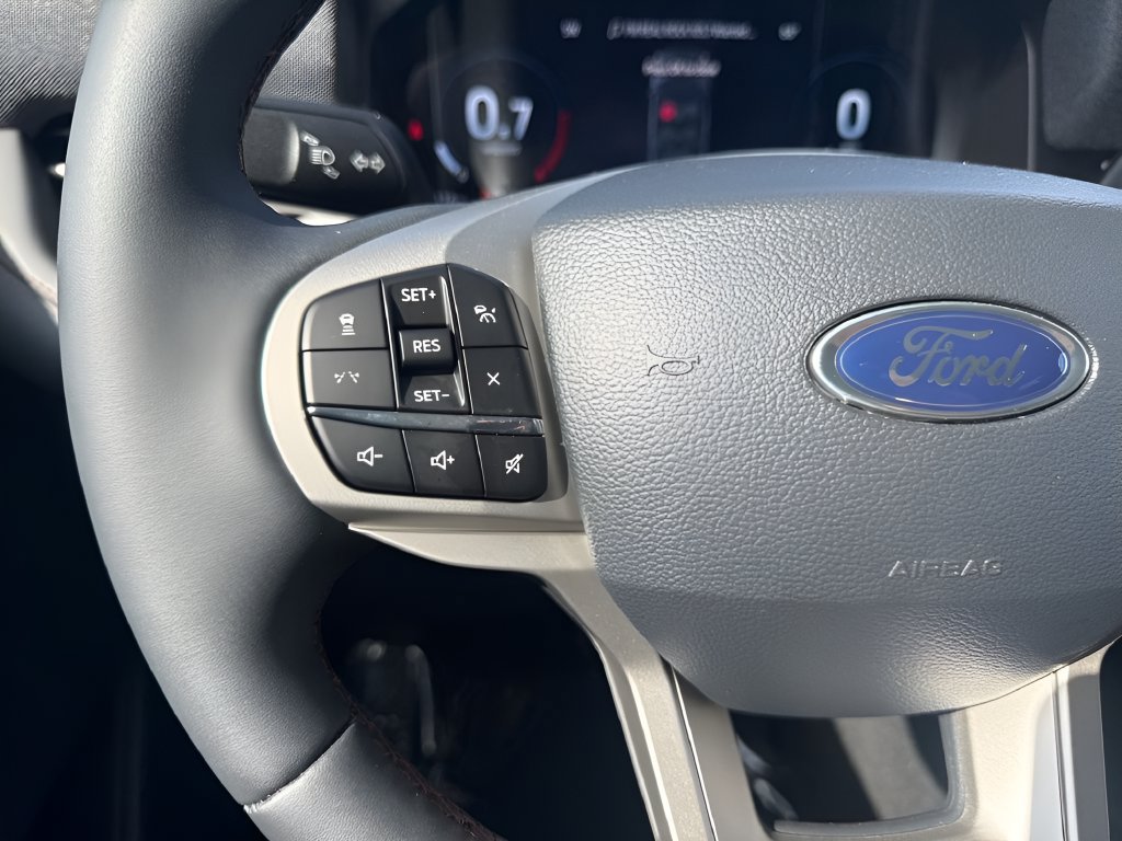 Used 2026 Ford Explorer Active RWD image 14