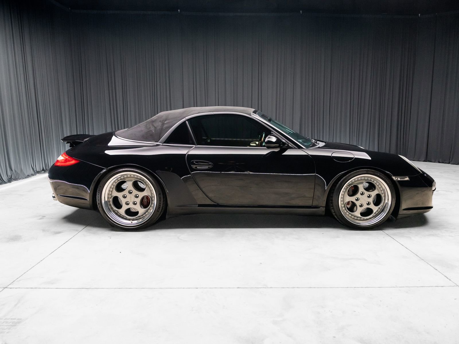 Used 2009 Porsche 911 Cabriolet image 16