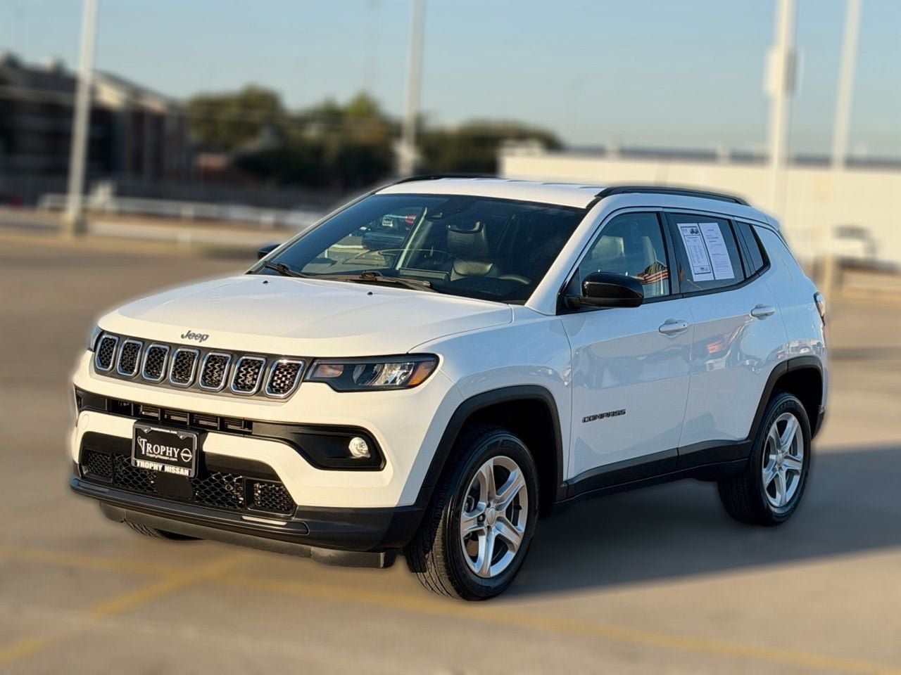 Used 2023 Jeep Compass Latitude w/ Convenience Group AWD/4WD image 2