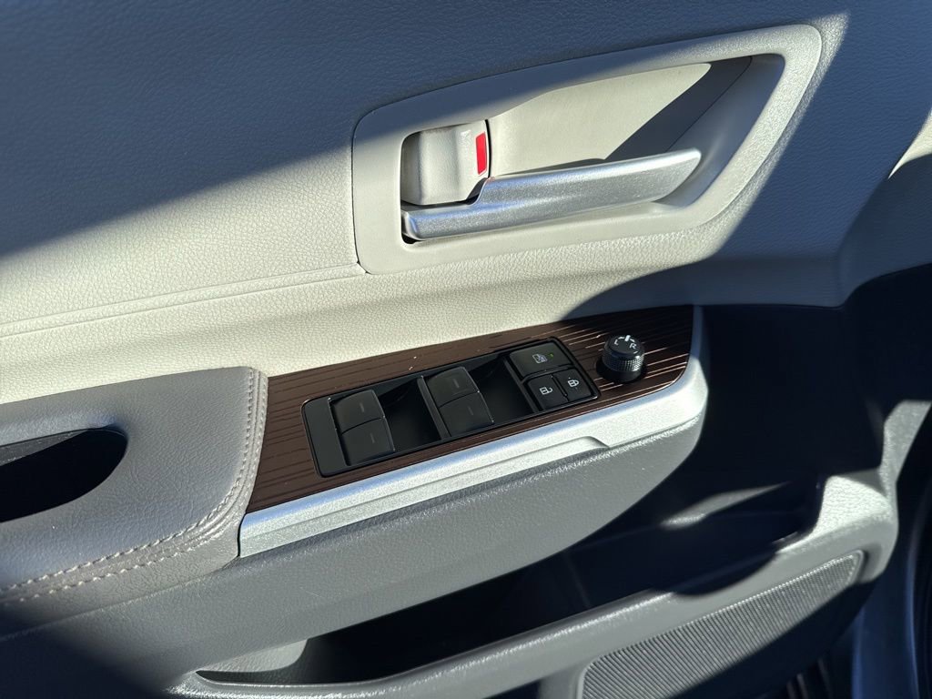 Used 2022 Toyota Sienna XLE image 16