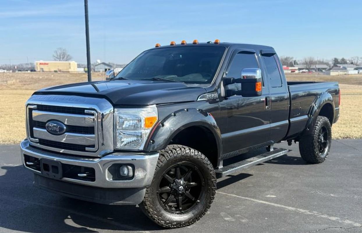 Used 2015 Ford F350 Lariat image 1