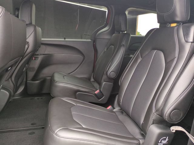 New 2027 Chrysler Pacifica Select FWD image 14