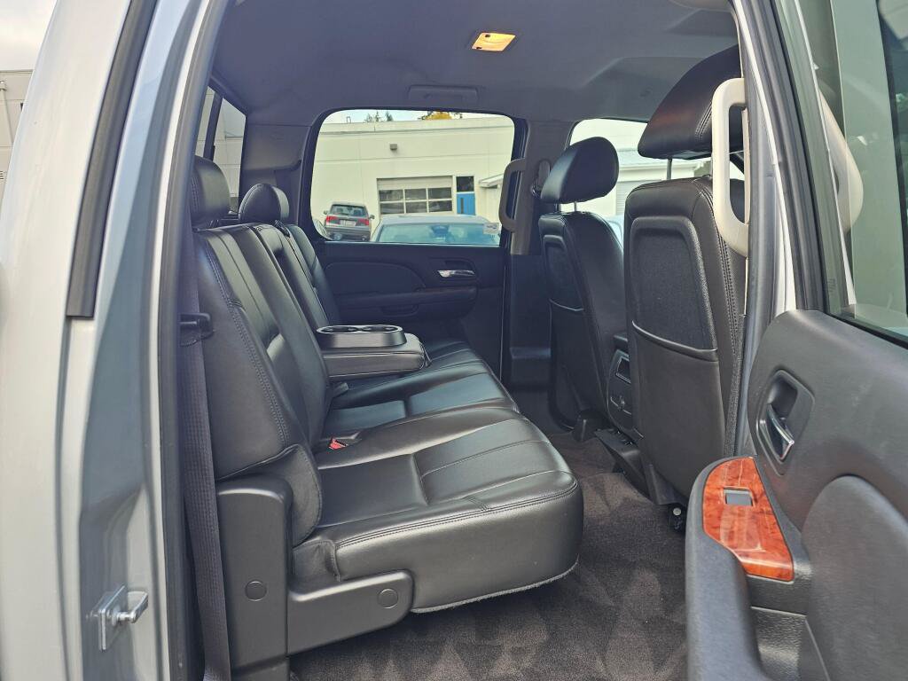Used 2011 GMC Sierra 1500 SLT w/ Chrome Essentials Package AWD/4WD image 13